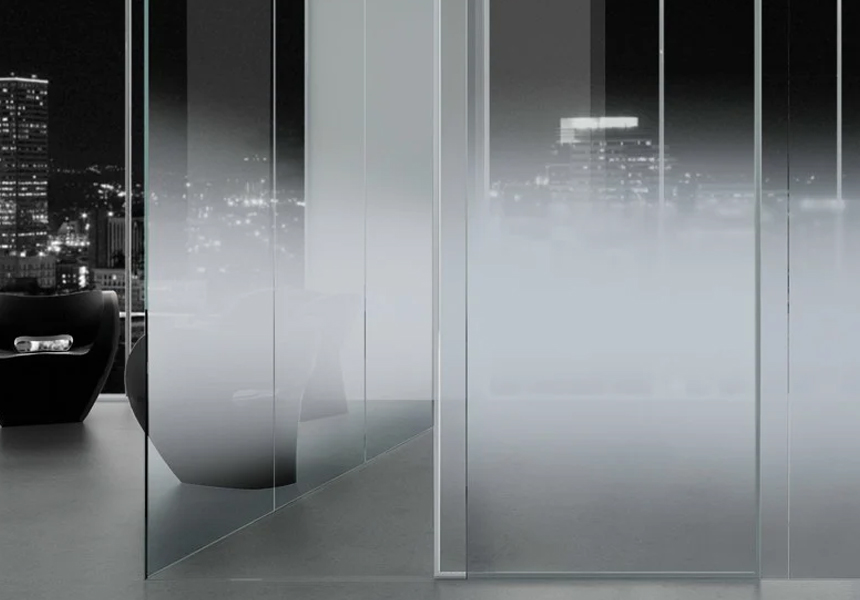 COREVIEW™ gradient satin finish in office partitions for light distribution along with privacy