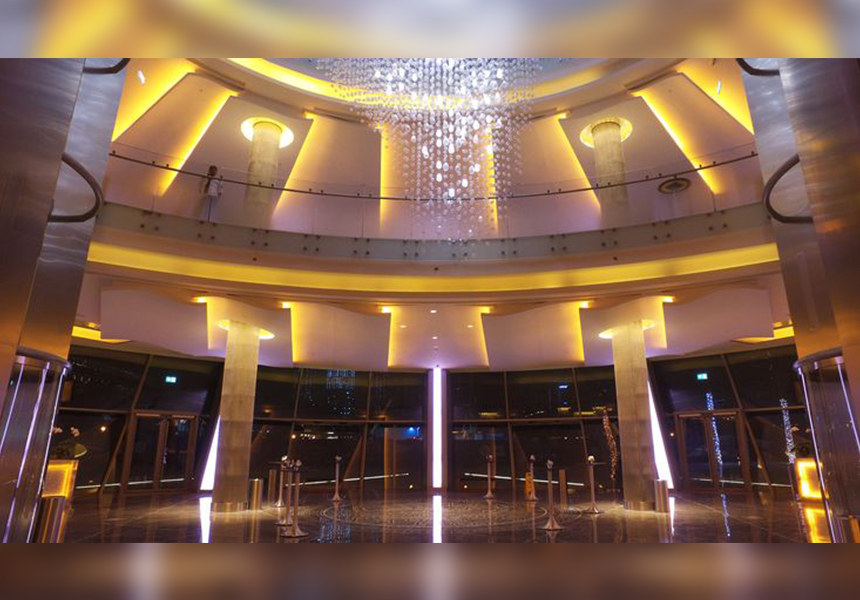 CURVEVIEW™ as balustrades in an interior space - Dubai Opera, Dubai (UAE)